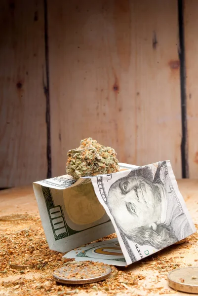 Marihuana en geld — Stockfoto