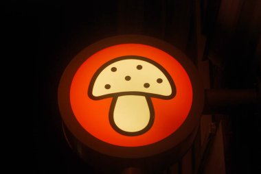 Parlak mantar işareti, Led tabelası.