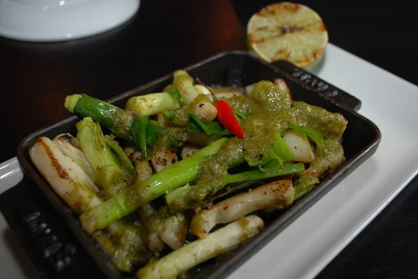 Verduras Horno Servidas Con Limón —  Fotos de Stock