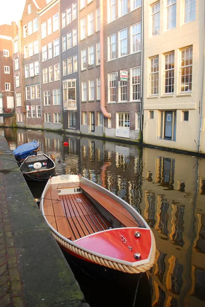 Човни Водному Каналі Амстердамі — стокове фото