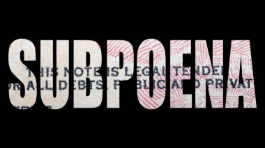 Siyah arka plan üzerinde dolar dokusu ile Mahkeme Celp yazıt