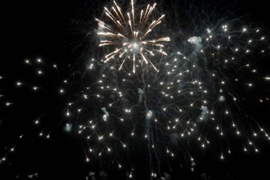 Havai Fişek Kutlama, Parlak Renkler Patlama 