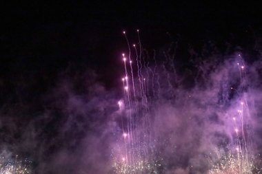 Havai Fişek Kutlama, Parlak Renkler Patlama 