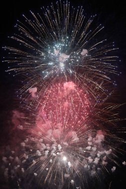 Havai Fişek Kutlama, Parlak Renkler Patlama 