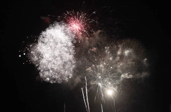 花火のお祝い 明るい色の爆発 — ストック写真