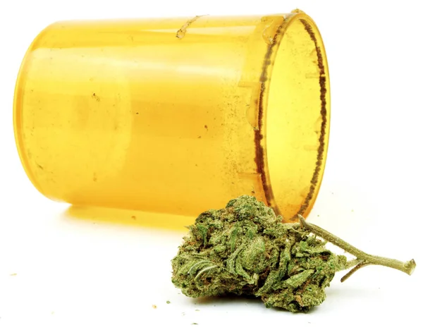 Marijuana Séchée Bouteille Plastique Jaune Concept Toxicomanie Concept Marijuana Médicale — Photo