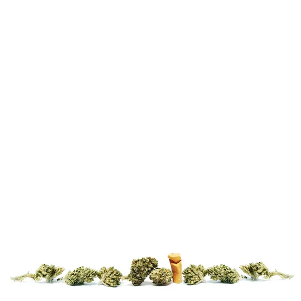 Beyaz Arka Planda Izole Edilmiş Marihuana Ilaçları — Stok fotoğraf