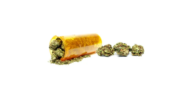 Marihuana Lahví Stále Životem Izolovaná Bílém Pozadí — Stock fotografie