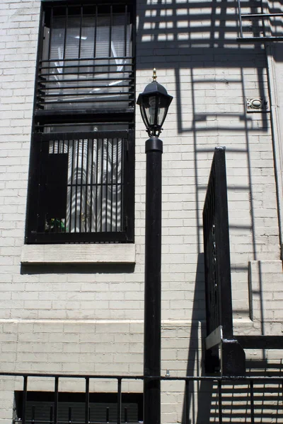 House Facade Street Light Daytime — Stock Photo, Image
