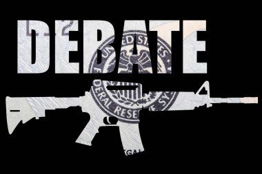 Silah ve Para. Amerika'daki vurulma olaylarını temsil ediyor. Amerikan Doları Bill ve tartışma yazıt Amerika Birleşik Devletleri detay üzerinde Otomatik Silah Şekli