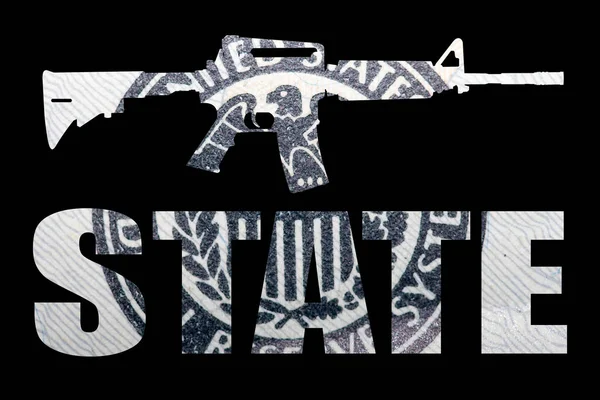 銃と金だアメリカでの銃撃事件を代表する アメリカドル紙幣と州の碑文の詳細上の自動銃の形状 — ストック写真