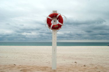 seascape arka plan ile lifebuoy