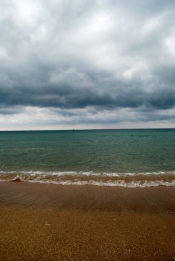 Gri rüzgarlı havalarda seascape
