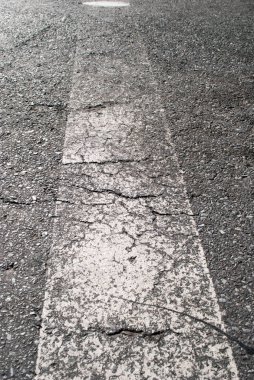 Işaretleri ile grungy dokulu yol yüzeyi