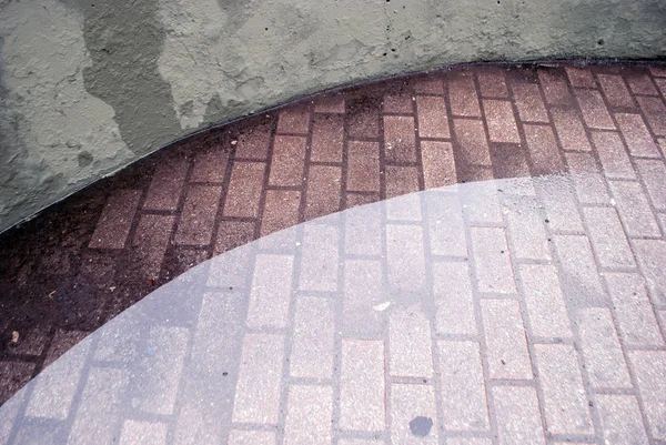 Route Asphaltée Humide Après Pluie Avec Réflexion — Photo