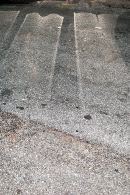 İşaretli dokulu yol yüzeyi