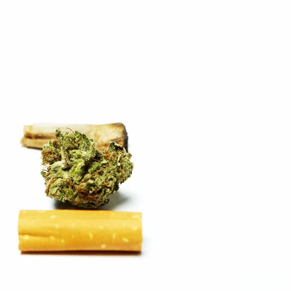 Marihuana Drogen Stillleben Isoliert Auf Weißem Hintergrund — Stockfoto