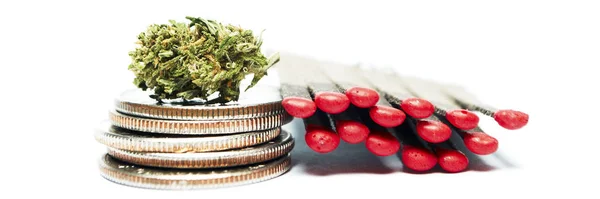 Drogas Marihuana Con Dinero Bodegón Aislado Sobre Fondo Blanco —  Fotos de Stock