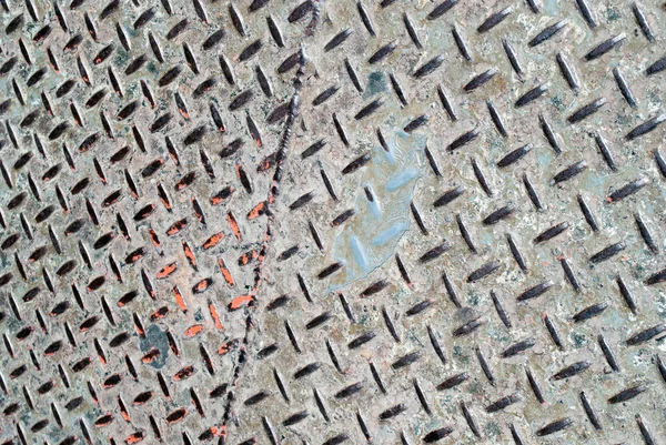 パターン付きメタリックストリートプレート — ストック写真