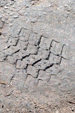 İşaretli dokulu yol yüzeyi