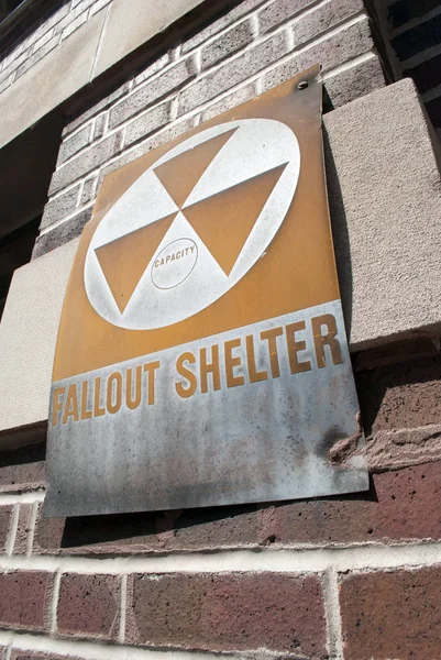 Fallout Refugio Letrero Pared Del Edificio —  Fotos de Stock