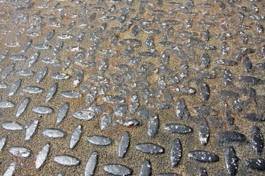 Desenli metalik sokak plakası