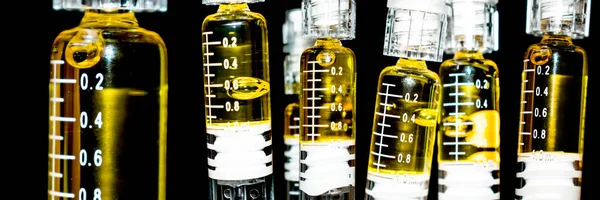 Cannabis Olja Injektionsflaskor För Vaping Svart Bakgrund — Stockfoto