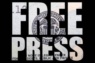 Özgür basın mektupları, siyah arkaplan üzerine para.   