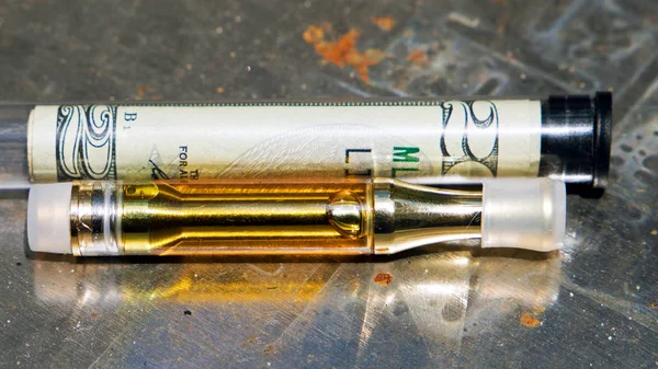 Cannabis Oil Vape Pen Прибирання Маріхуани — стокове фото