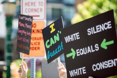 Syracuse, NY / USA - 6 / 6 / 2020: Siyahi Yaşamı Önemli Protesto ve BLM Mart