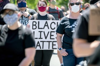 Syracuse, NY / USA - 6 / 6 / 2020: Siyahi Yaşamı Önemli Protesto ve BLM Mart