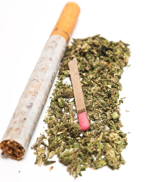 Marihuana Und Cannabis Mit Streichholz Auf Weißem Hintergrund — Stockfoto