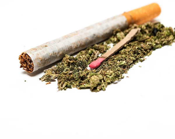 Marihuana Und Cannabis Mit Streichholz Auf Weißem Hintergrund — Stockfoto