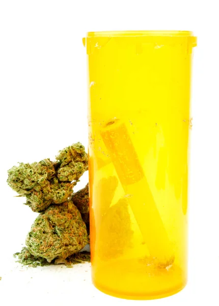 Reçeteli Laç Şişesinde Tıbbi Marihuana Esrar Buds — Stok fotoğraf
