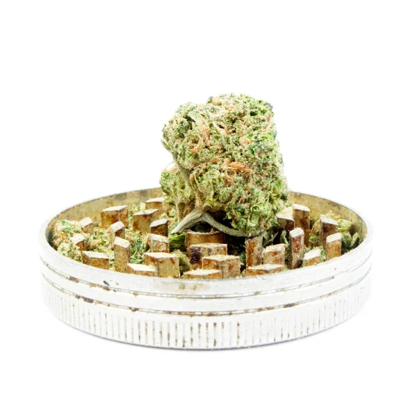 Knoppar Marijuana Och Kvarn Närbild — Stockfoto