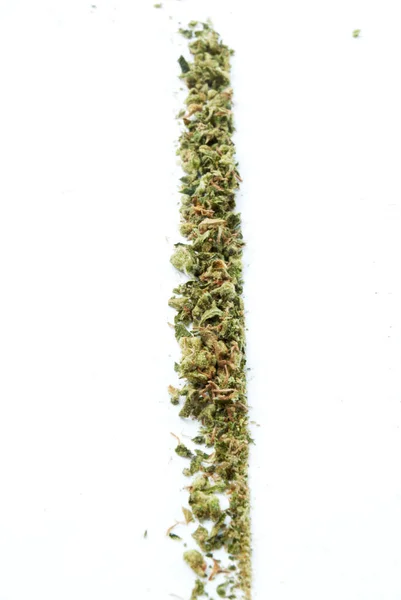 Getrocknetes Marihuana Und Cannabis Shake Auf Weißem Hintergrund — Stockfoto