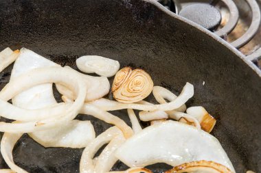 Arka planda kızarmış soğan, kapat