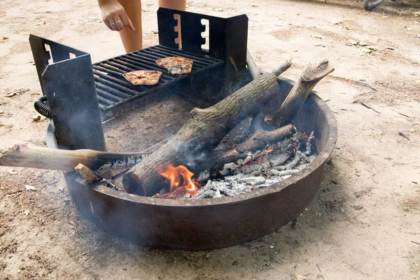 Gustosa Pizza Alla Griglia Sullo Sfondo — Foto Stock