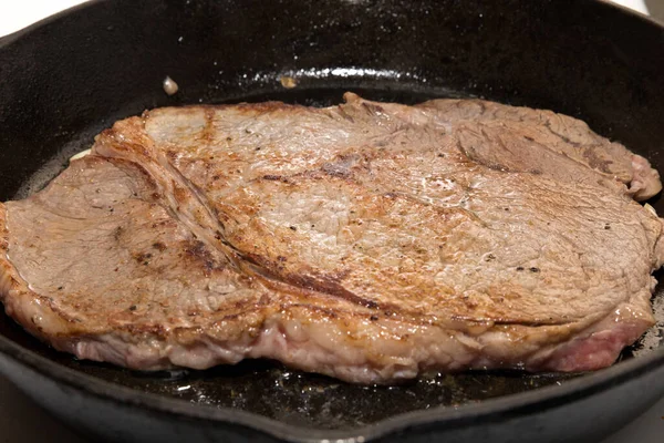 Steak Bœuf Cru Sur Fond Gros Plan — Photo