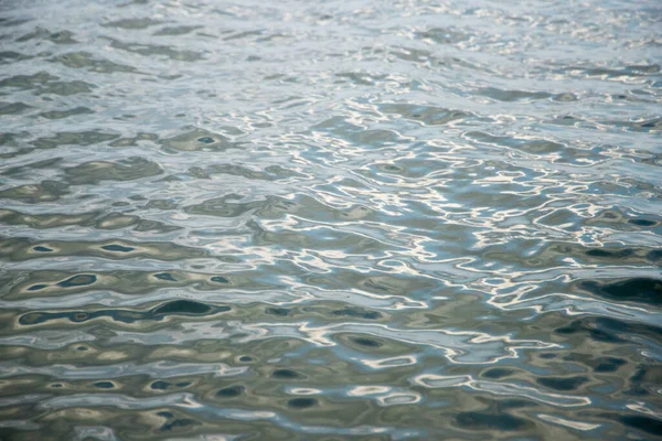 Wasseroberfläche Mit Wellen Und Wellen — Stockfoto