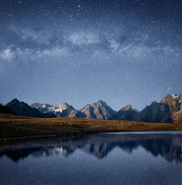 Vía Láctea sobre los lagos Koruldi — Foto de Stock