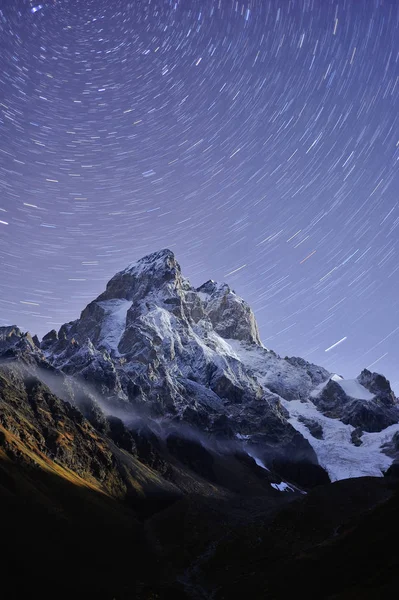 夜の山の風景 — ストック写真