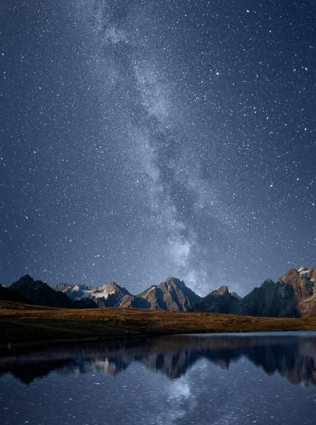 Vía Láctea sobre los lagos Koruldi — Foto de Stock