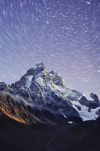 夜の山の風景 — ストック写真