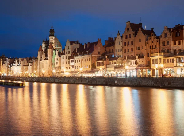 Casco antiguo en Gdansk por la noche . —  Fotos de Stock