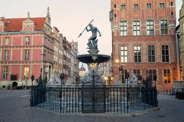 Fuente del Neptuno en el casco antiguo de Gdansk, Polonia —  Fotos de Stock