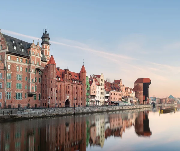 Mañana en la ribera del río Gdansk —  Fotos de Stock