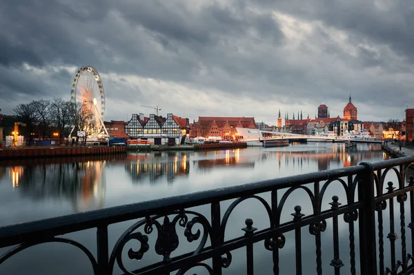 Ciudad vieja de Gdansk en la noche . —  Fotos de Stock