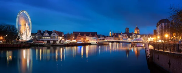 Panoramiczny widok na stare miasto w Gdańsku — Zdjęcie stockowe