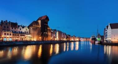 gece eski şehir-Gdansk.